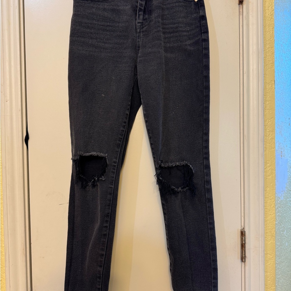 Hi rise jeans with holes